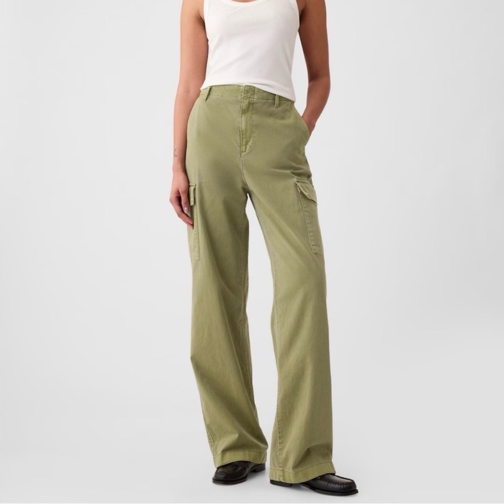 Gap | Loose Khaki Cargo Pants